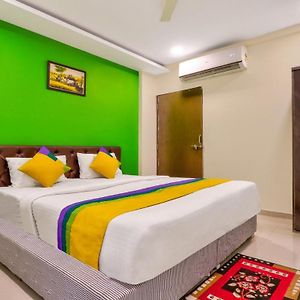 Itsy Hotels Carnival Inn